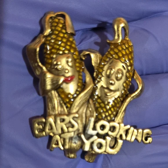 Fall Harvest Corn Brooch – Gold-Tone Yellow Farm-Themed Pin Jewelry - Picture 10 of 10